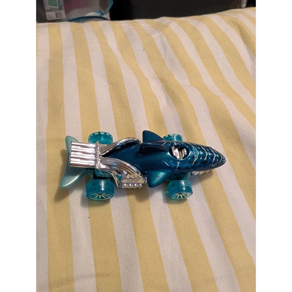 Hot Wheels 2014 HW City Street Beasts Sharkruiser Shark Car 39/250 Blue 1:64